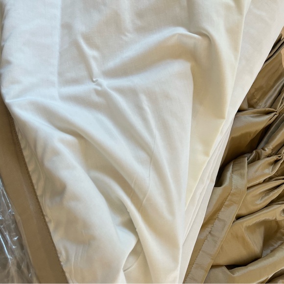 Drapery Panels of Gold Taffeta - Picture 3 of 4